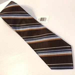 NWT Forsyth of Canada Inc. Men’s Silk Necktie